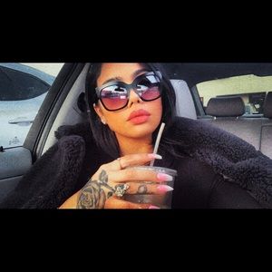 Meet your Posher, Melissa